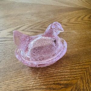 **SOLD** 
Rosso Westmoreland 3” hen on nest in EXCELLENT condition